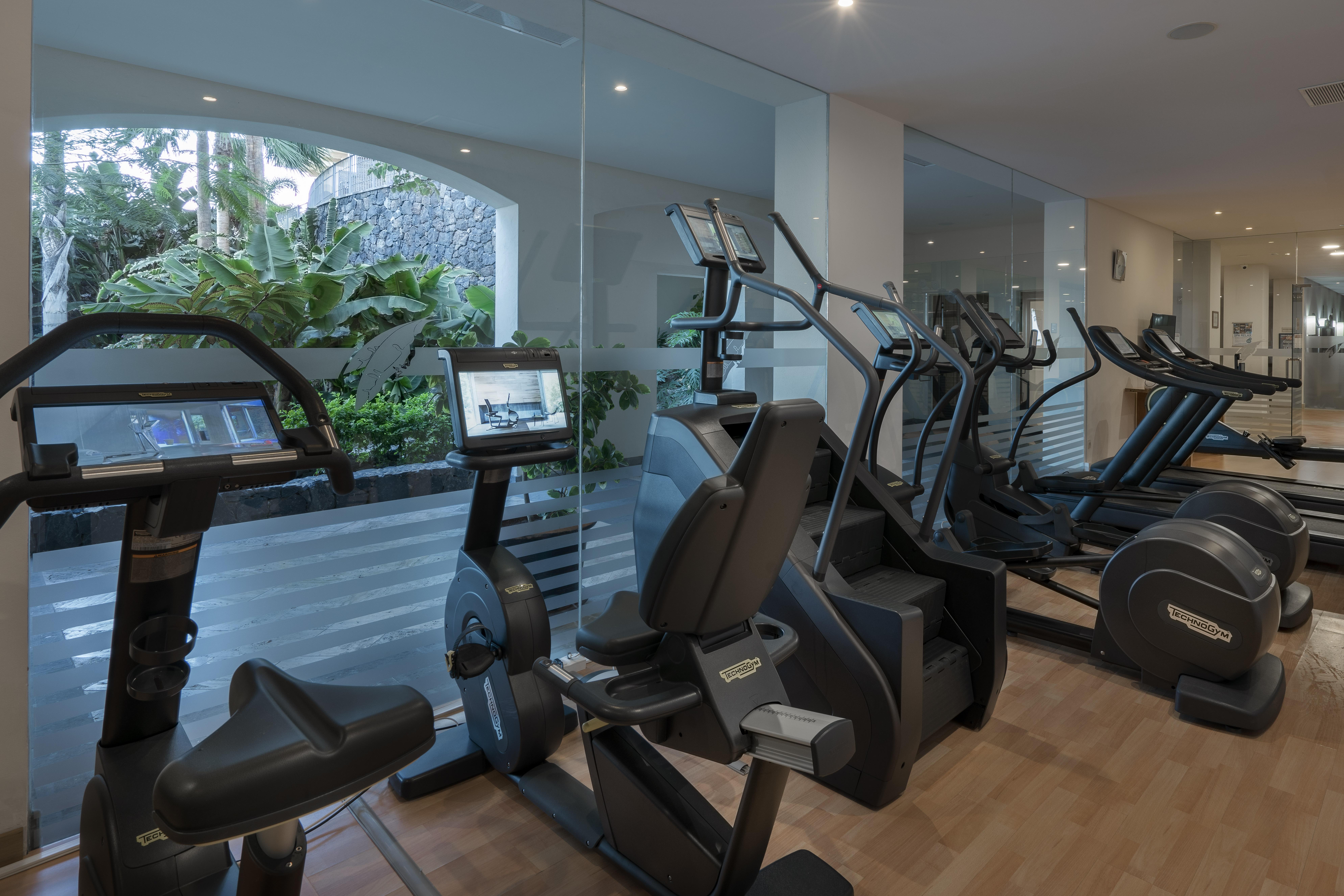 Vincci Seleccion La Plantacion Del Sur Hotel Costa Adeje  Bagian luar foto The gym at the hotel