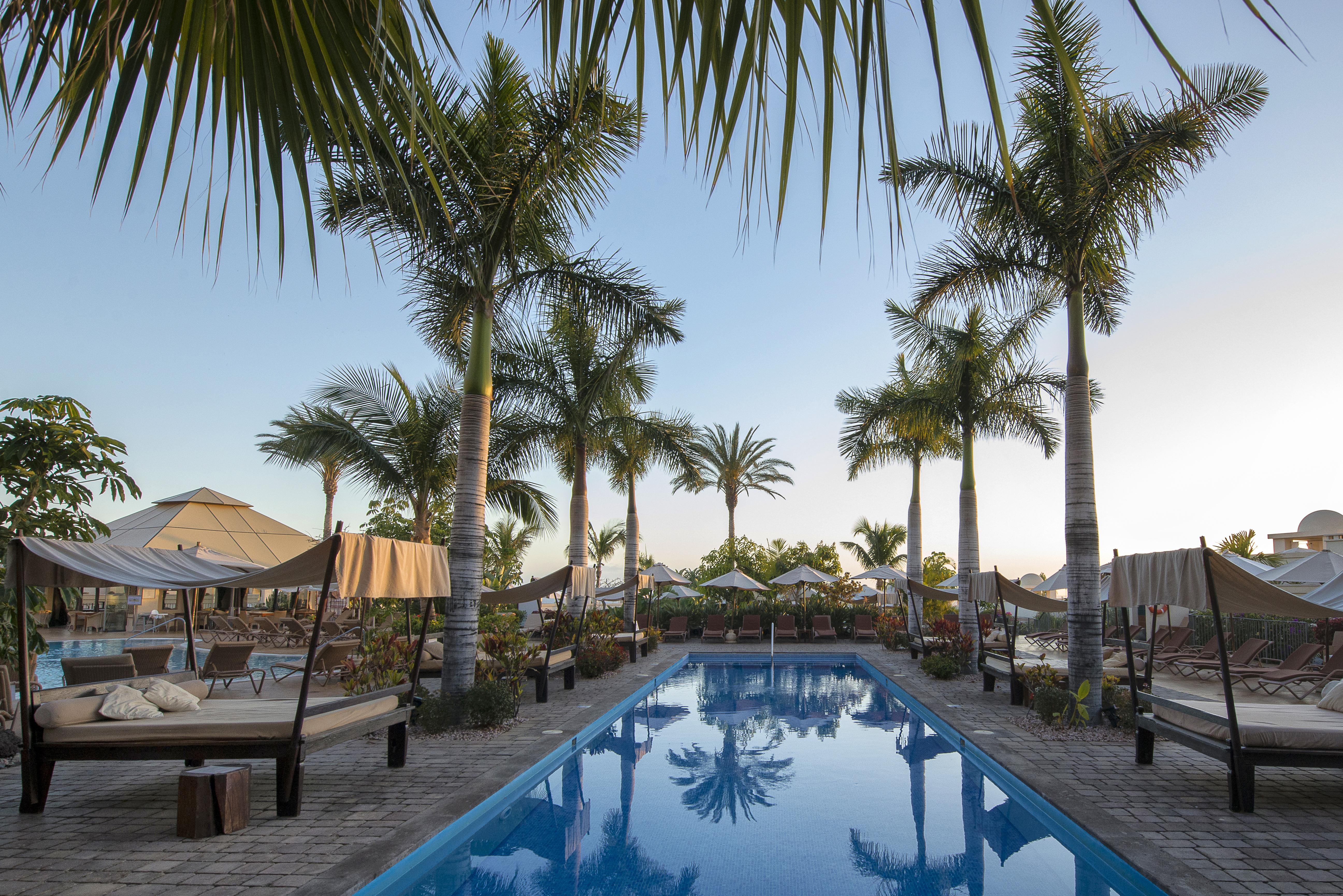 Vincci Seleccion La Plantacion Del Sur Hotel Costa Adeje  Bagian luar foto The swimming pool at the hotel