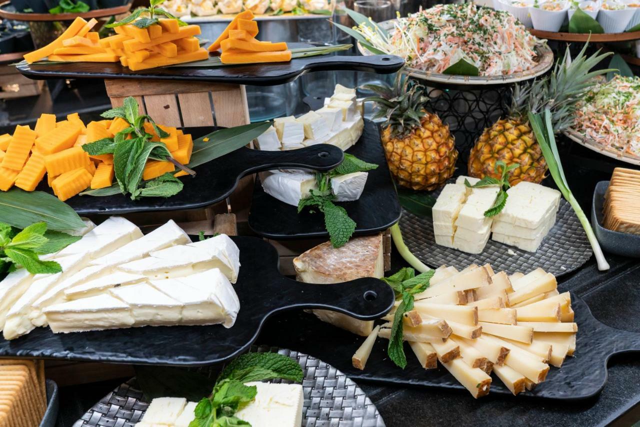 Vincci Seleccion La Plantacion Del Sur Hotel Costa Adeje  Bagian luar foto A selection of cheese at a buffet